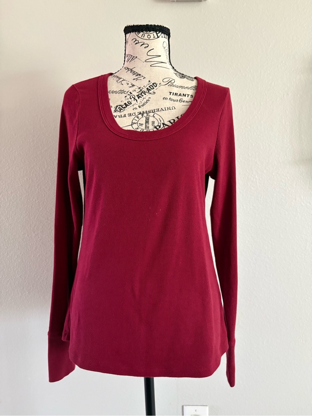 SO Women's Long Sleeve Scoop Neck Top in Berry Red